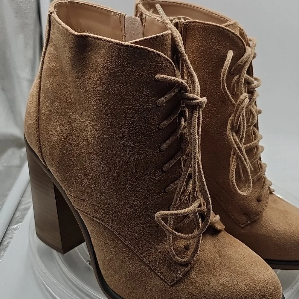 J Tan faux Suede Lace Up Boots with Sturdy Heel Sz 6 - Picture 9 of 11